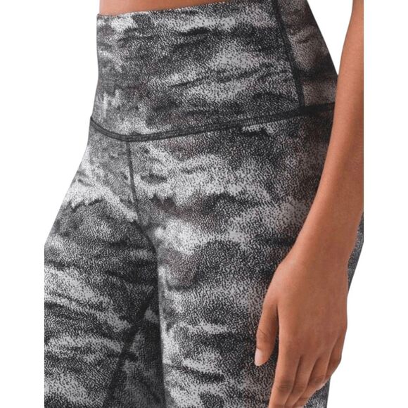 LULULEMON ATHLETICA Wunder Under Crop Hi-Rise 21" Size 6 - Picture 3 of 5